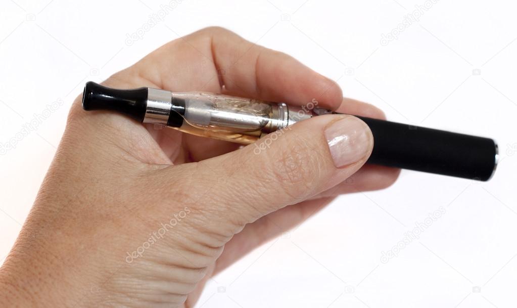 Электронная сигарета с прищепкой. Электронные сигареты бамбук. Почему не тянется электронная сигарета. Почему не тянуться сигареты